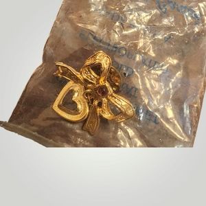 HARRIET Carter - GENUINE GARNET with 24 KARATE electroplated Bow and heart PIN